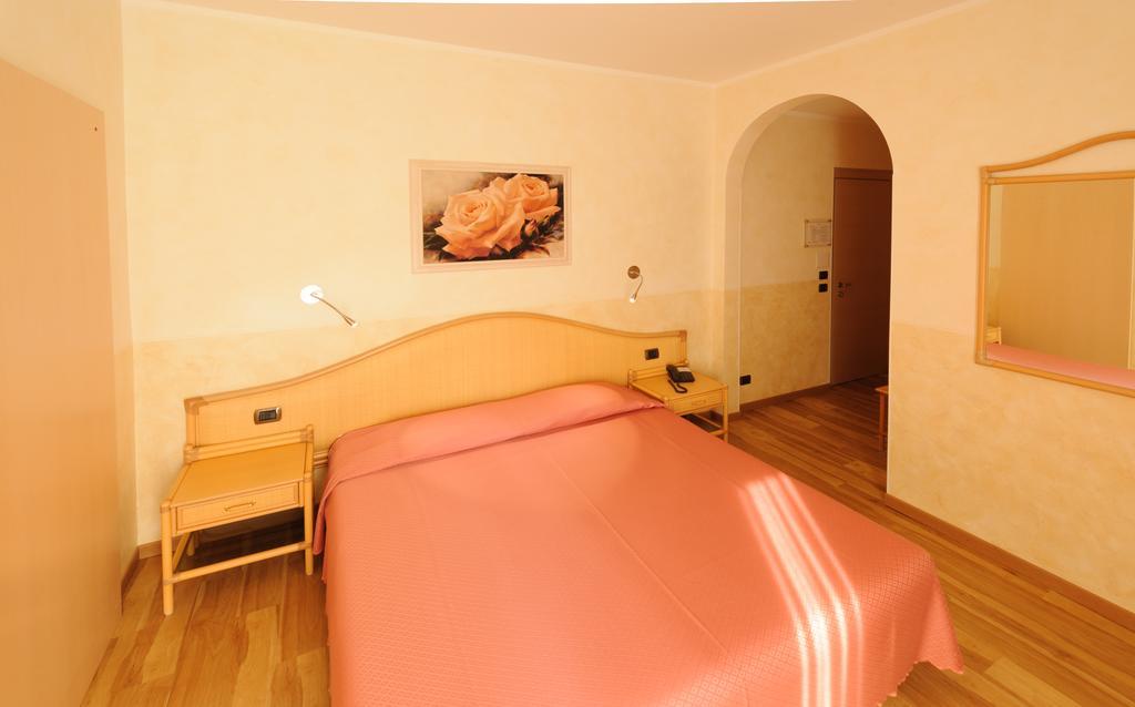 Hotel Garden Zorzi San Felice del Benaco Kamer foto